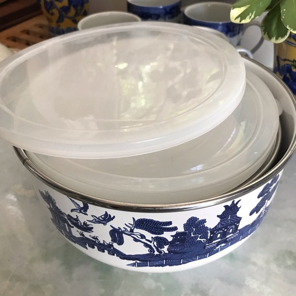Blue Willow - 3 VTG Nested, Enamel on Metal Mixing Bowls with Lids - Picture 5 of 8